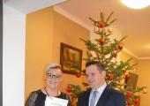 <ALT> Zwyciężczyni Konkursu wraz z  Burmistrzem Wisły- Tomaszem Bujokiem